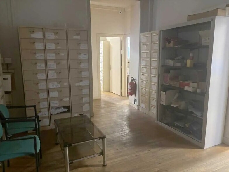 Office in Paris for lease - Interior Photo - Image 2 of 9