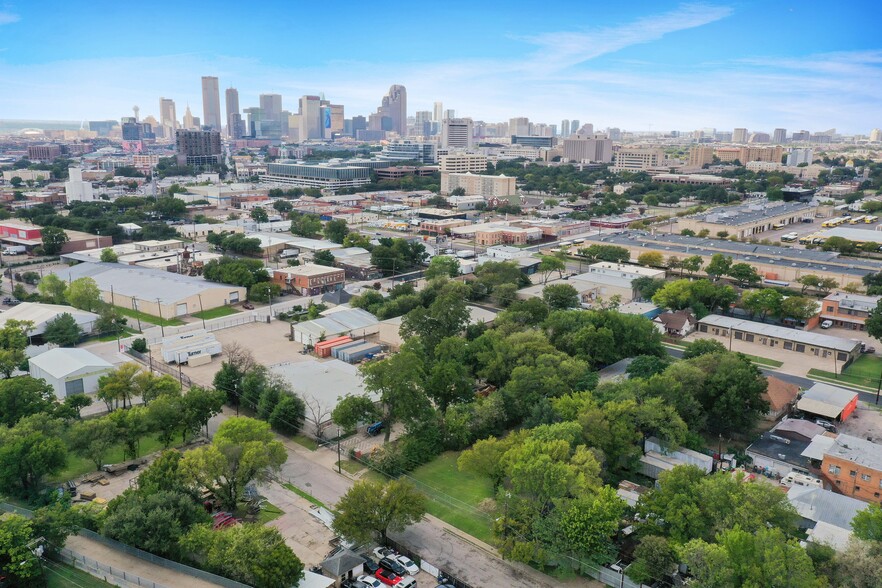 208 S. Haskell, Dallas 75226 portfolio of 3 properties for sale on LoopNet.com - Aerial - Image 2 of 8