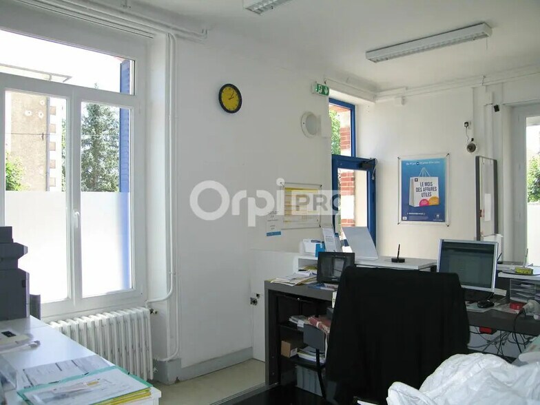 Flex in Levet for sale - Interior Photo - Image 3 of 5