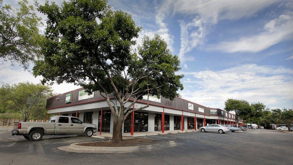 4700 Loyola Ln, Austin, TX for lease - Building Photo - Image 1 of 5