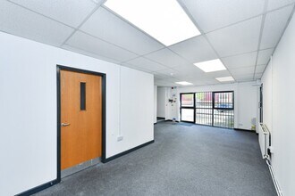 Glaisdale Park Way, Nottingham for lease Interior Photo- Image 2 of 5