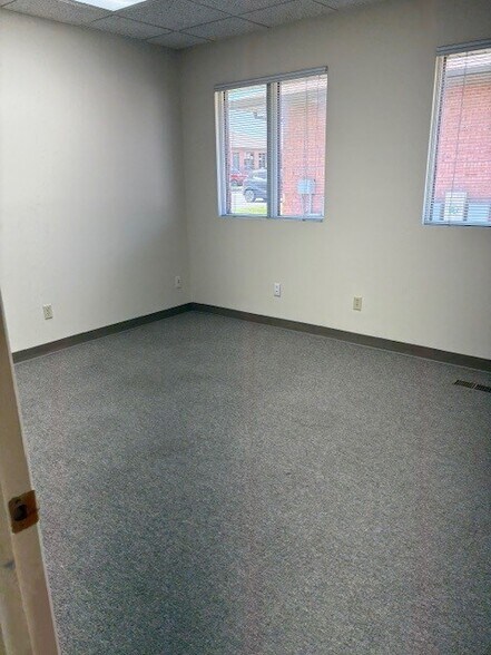 2 Park Place Blvd, Swansea, IL for lease - Building Photo - Image 2 of 3
