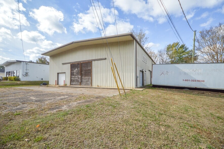 1095 Stark Rd, Starkville, MS for sale - Building Photo - Image 2 of 8