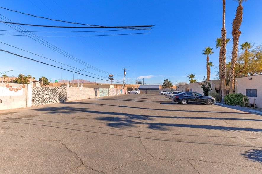 3838-3856 Raymert Dr, Las Vegas, NV for sale - Building Photo - Image 3 of 6