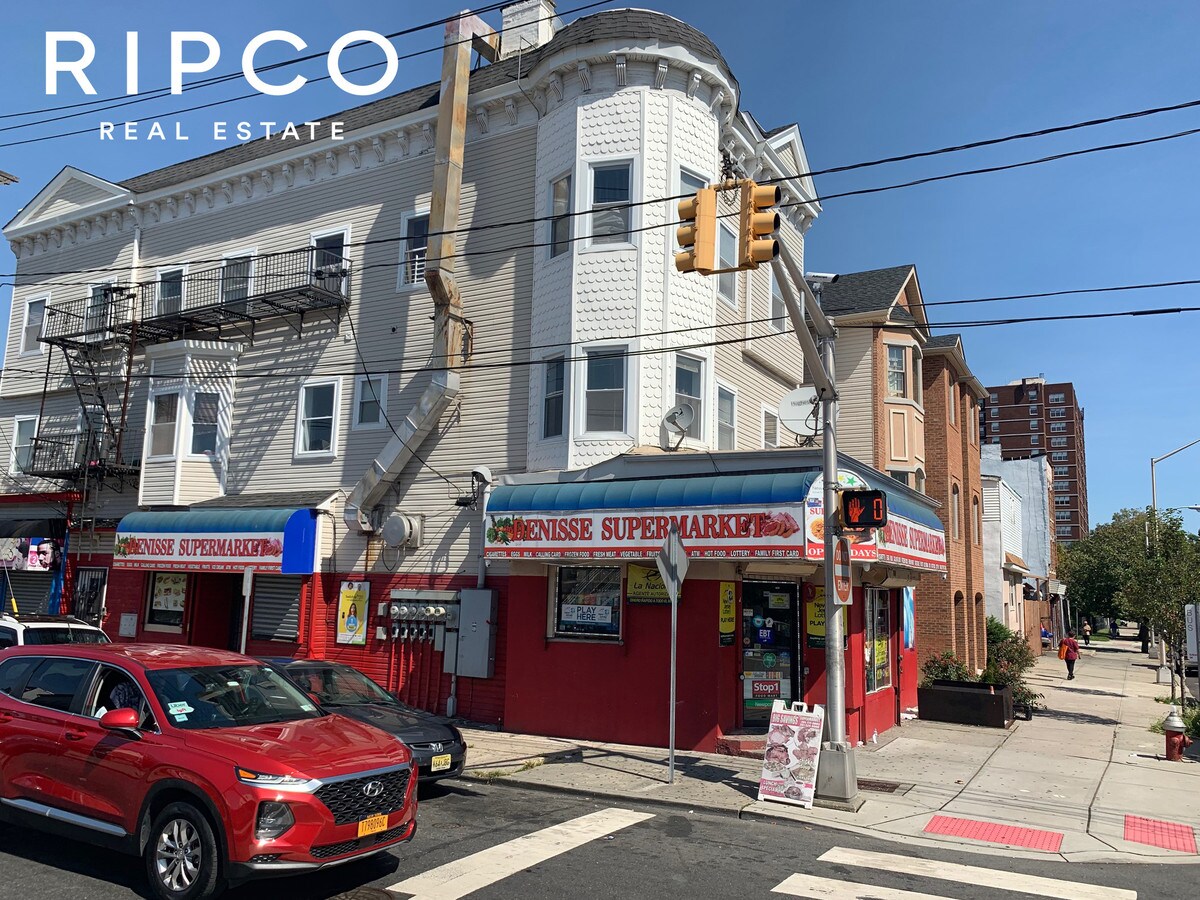 761 Ocean Ave, Jersey City, NJ 07304