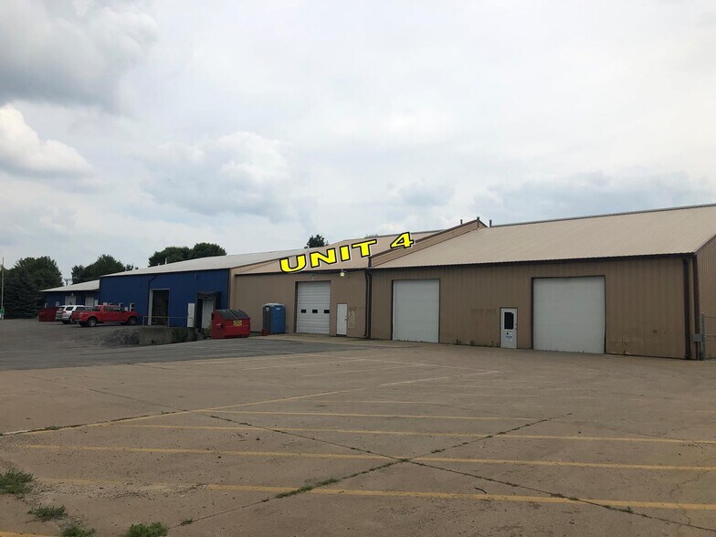 1380 & 1460 Stoney Point Rd, Cedar Rapids, IA 52404