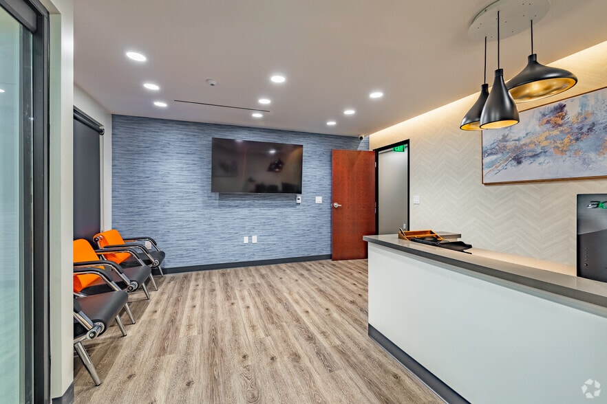 15335 Morrison St, Sherman Oaks, CA for lease - Interior Photo - Image 1 of 17