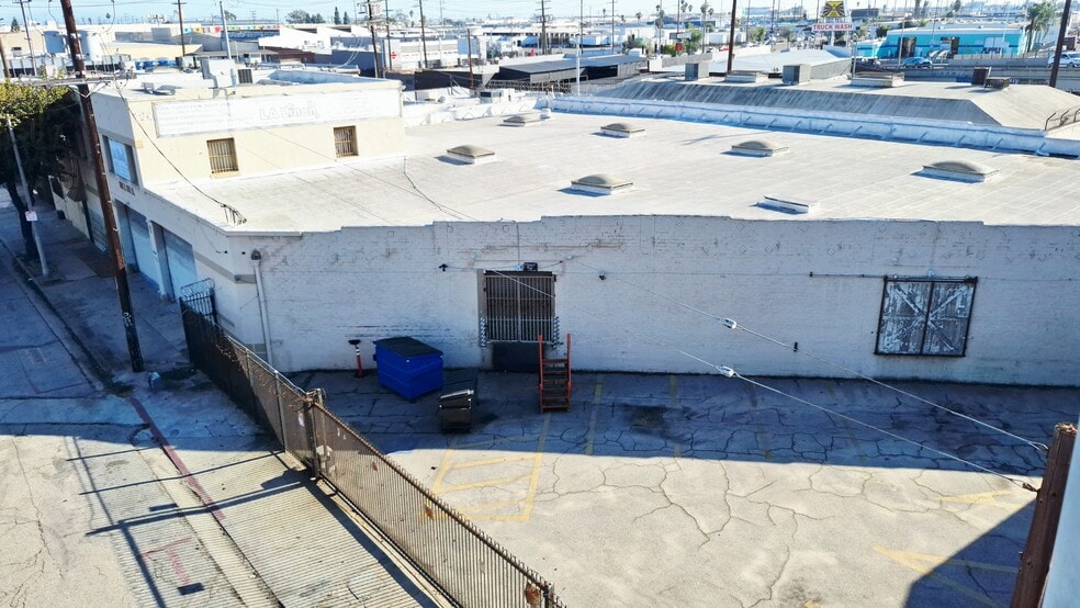 1760 E 15th St, Los Angeles, CA for sale - Building Photo - Image 2 of 6