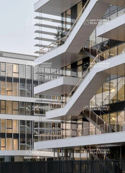 Office in Lyon for lease - Building Photo - Image 3 of 32