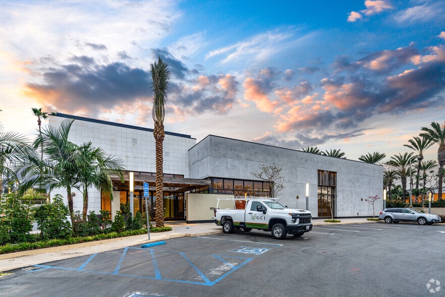 800 S Pacific Coast Hwy, El Segundo, CA for lease - Building Photo - Image 2 of 12