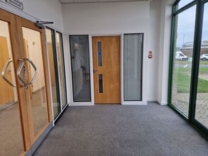 Horn Hl, Lowestoft for lease Interior Photo- Image 1 of 3