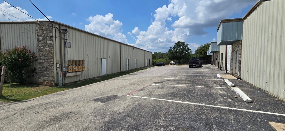 800 Brandi Ln, Round Rock, TX for lease - Building Photo - Image 2 of 6