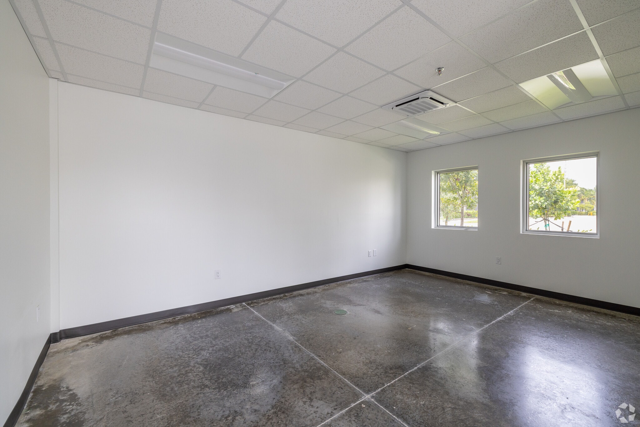 6175 NW 102nd Ave, Doral, FL for lease Interior Photo- Image 1 of 8