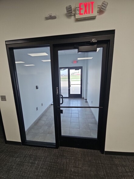 1898 Technology Dr, Appleton, WI for lease - Building Photo - Image 3 of 11