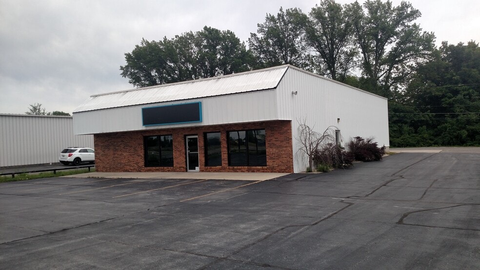 2148 Elida Rd, Lima, OH 45805