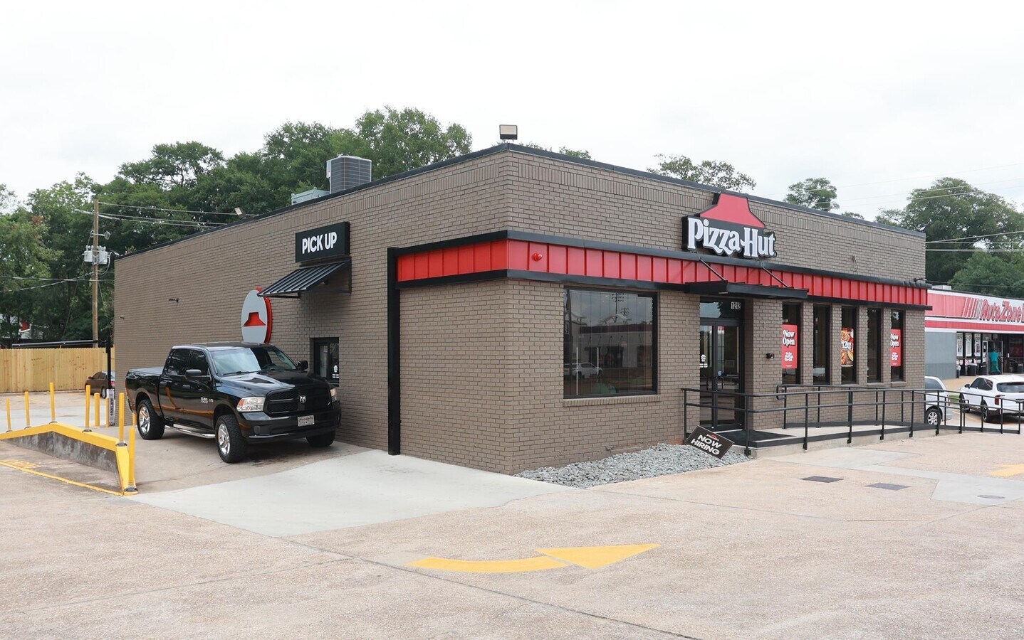 1212 Delaware Ave, MS 39648 Pizza Hut