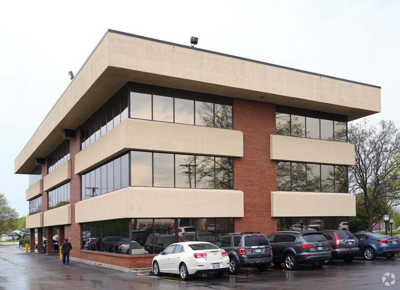 3233 N Arlington Heights Rd, Arlington Heights, IL for lease - Building Photo - Image 2 of 4