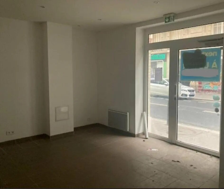 Retail in Paris for lease Interior Photo- Image 1 of 9