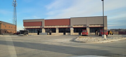 3070-3094 Floyd Blvd, Sioux City, IA for lease Building Photo- Image 2 of 3