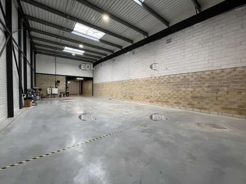 Flex in Plaisir for lease - Interior Photo - Image 1 of 7