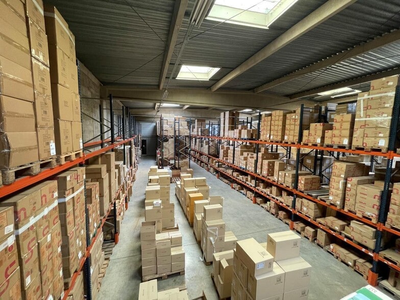 Industrial in L'Haÿ-les-Roses for lease - Interior Photo - Image 1 of 6