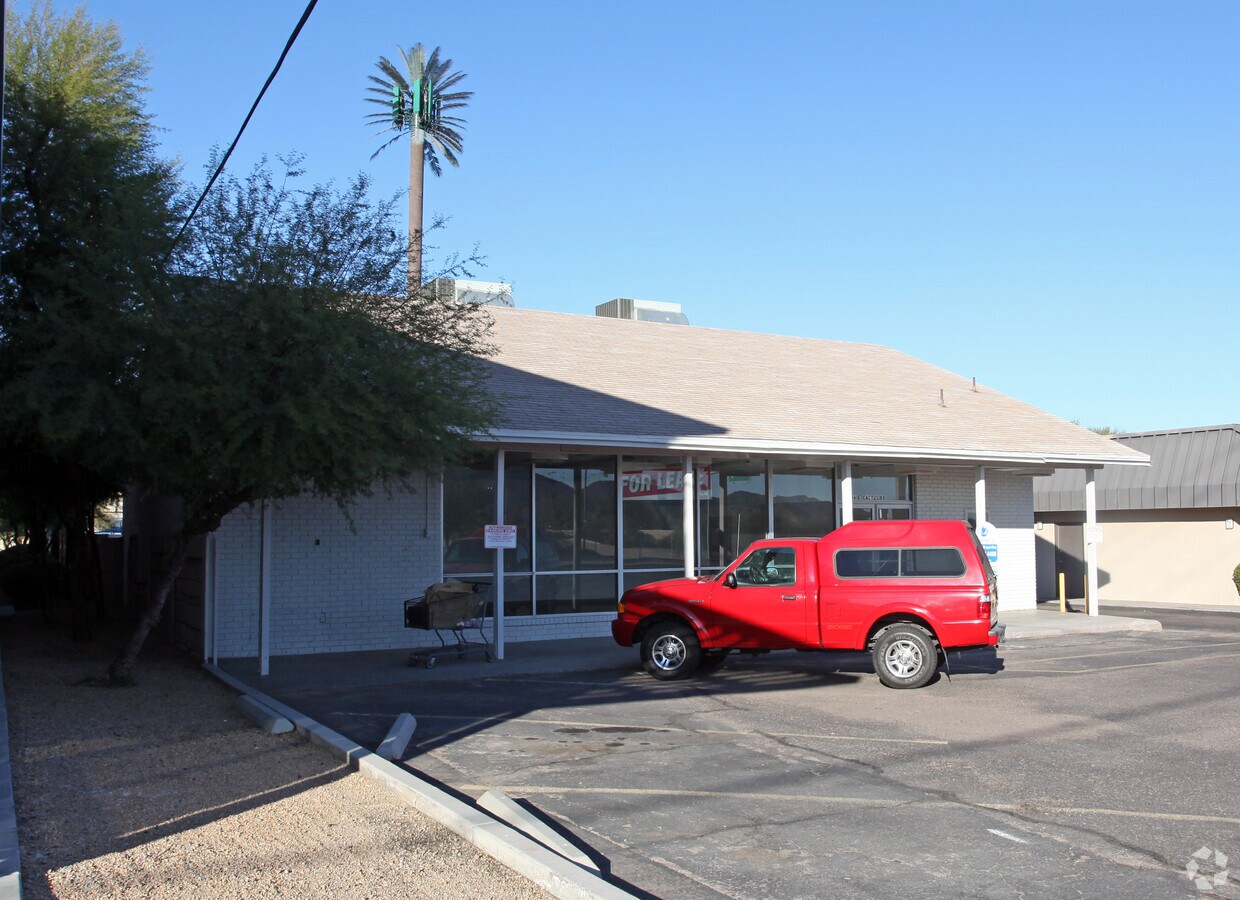 3246 E Cactus Rd, Phoenix, AZ 85032