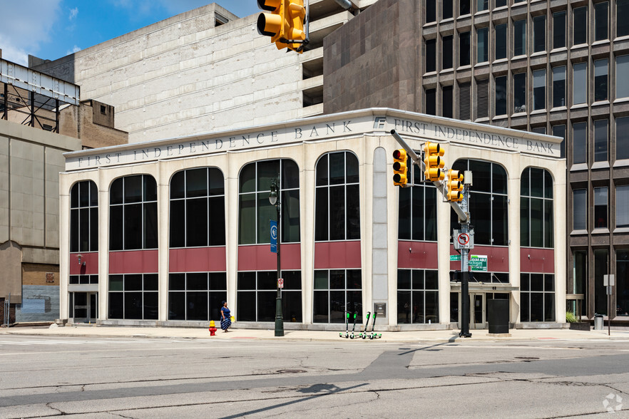 100 Michigan Ave, Detroit, MI for sale - Building Photo - Image 1 of 17