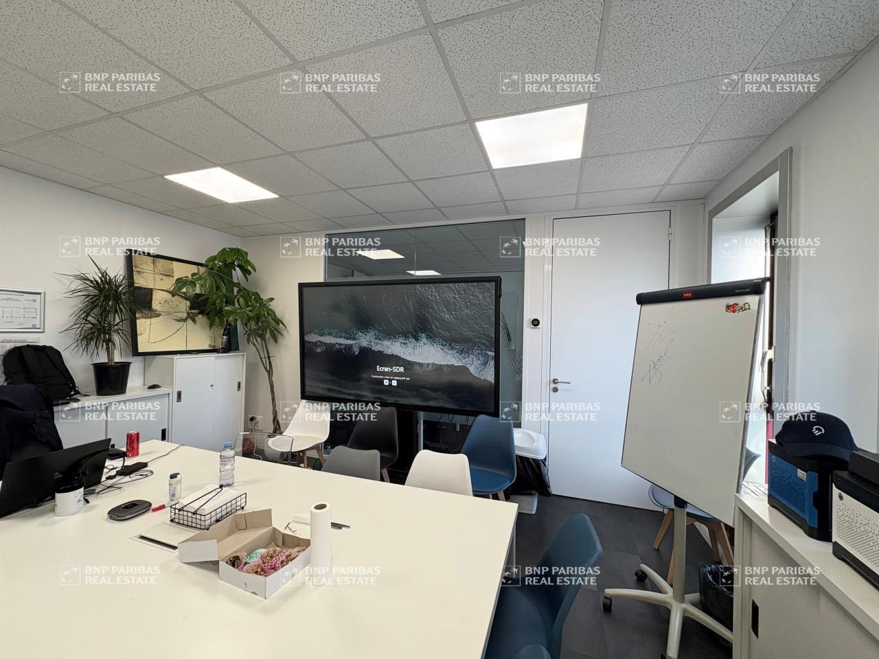 Office in Montigny-le-Bretonneux for sale Interior Photo- Image 1 of 6