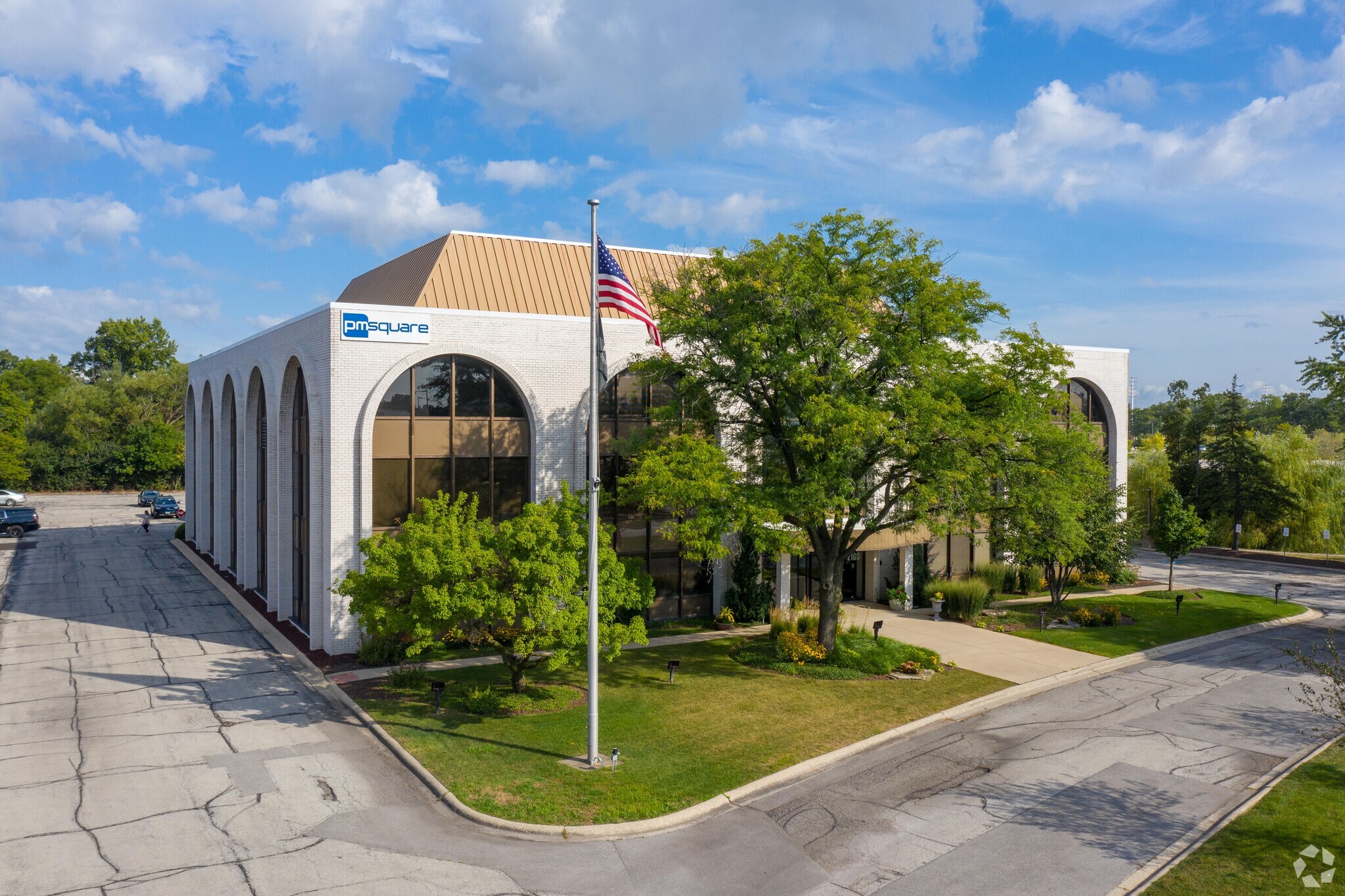 2100 Clearwater Dr, Oak Brook, IL for lease Building Photo- Image 1 of 11