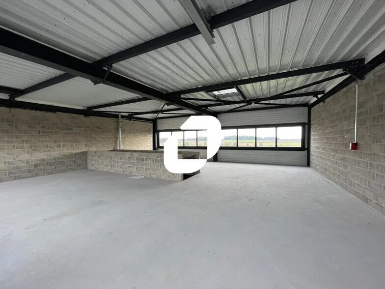 Flex in Famars for lease - Interior Photo - Image 2 of 4