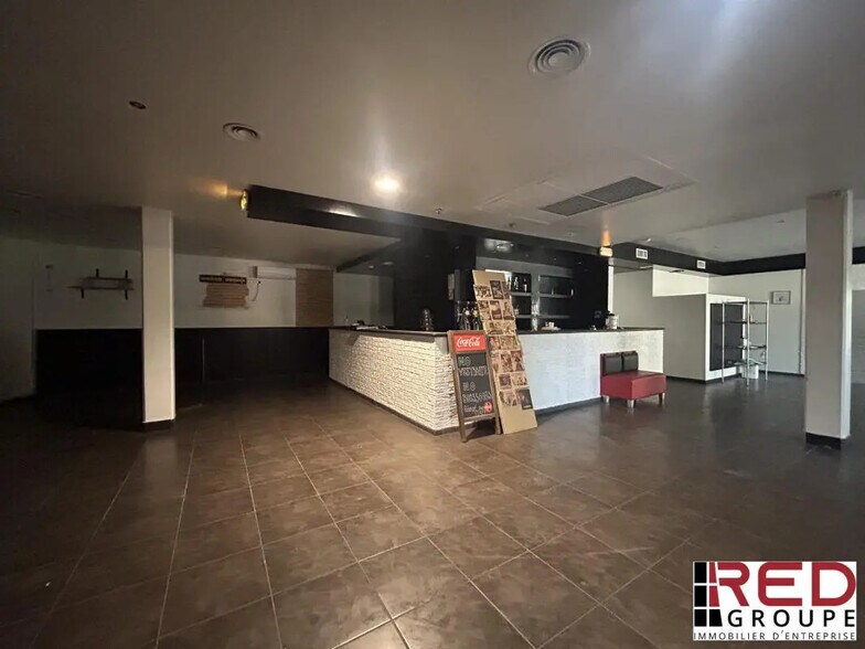 Retail in Aix-en-Provence for lease - Building Photo - Image 2 of 5