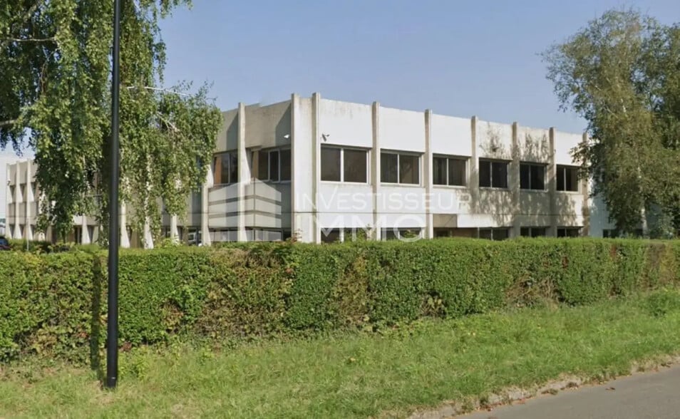 Industrial in Buc for lease - Building Photo - Image 1 of 3