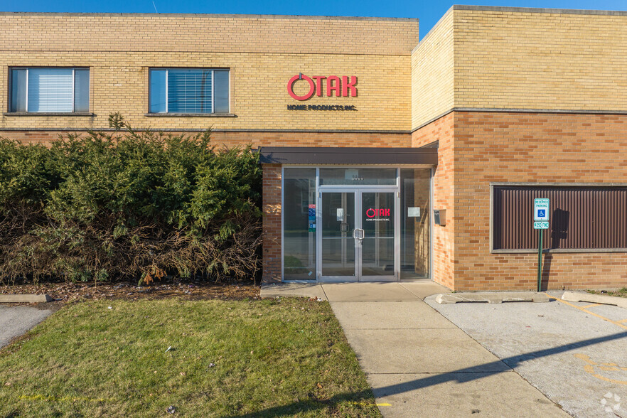 2080 N 15th Ave, Melrose Park, IL for sale - Building Photo - Image 2 of 19