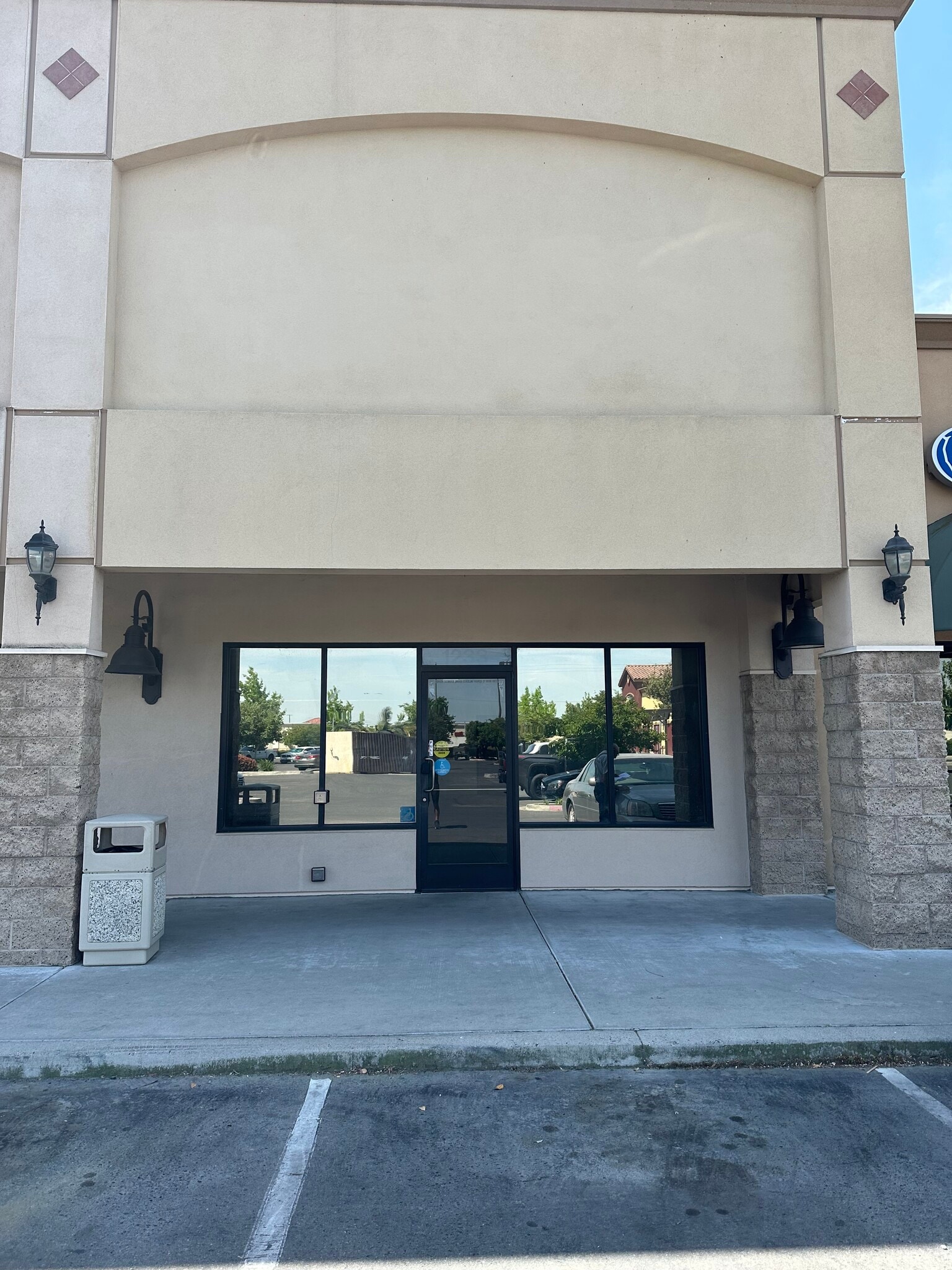 1365 E Prosperity Ave, Tulare, CA for lease Building Photo- Image 1 of 8