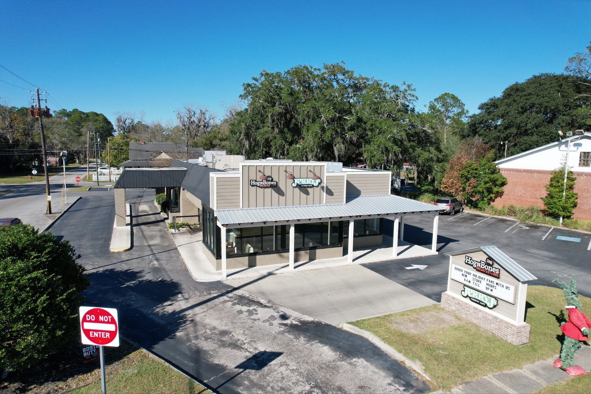 89 E Dame Ave, Homerville, GA 31634 Hard corner fast foods