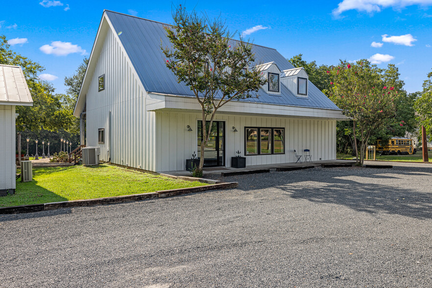 453 N Washington St, Round Top, TX for sale - Building Photo - Image 3 of 42