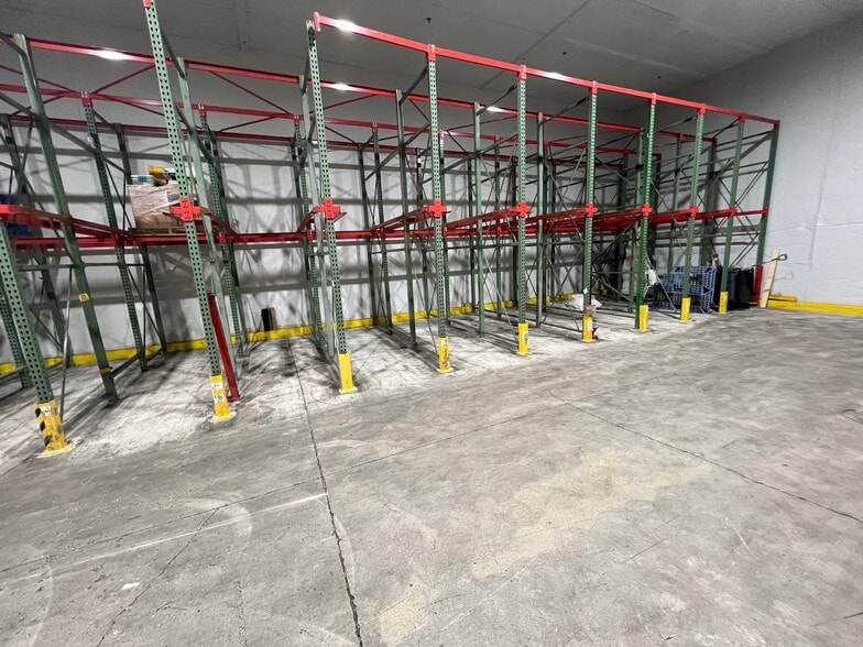 9601-9667 NW 33rd St, Miami, FL for lease - Building Photo - Image 3 of 33