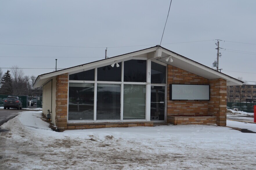 257 Division St, Stevens Point, WI for sale - Primary Photo - Image 1 of 23