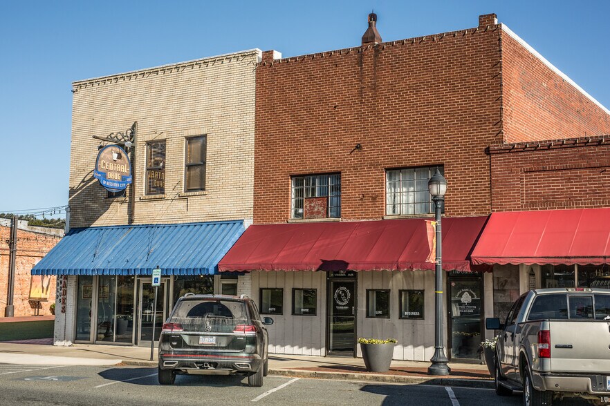 110 W Virginia Ave, Bessemer City, NC for sale - Primary Photo - Image 1 of 6