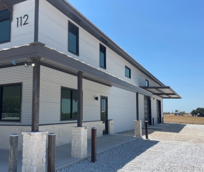 116 Nxne Dr, Hutto, TX for lease - Building Photo - Image 2 of 11