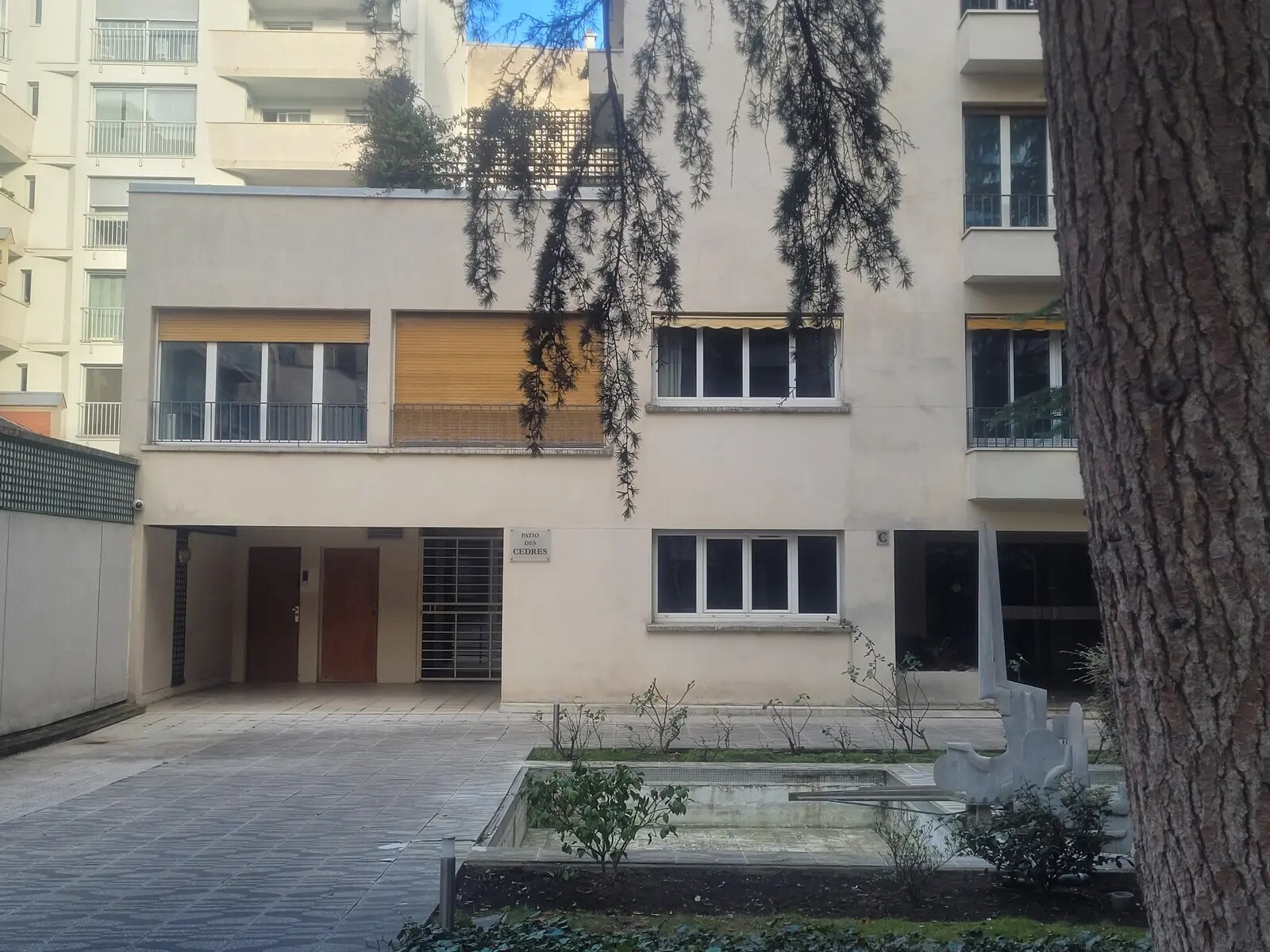 Office in Paris for sale Building Photo- Image 1 of 17