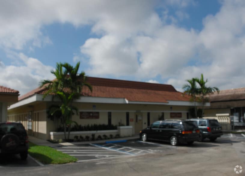2231 N University Dr, Pembroke Pines, FL for lease - Building Photo - Image 3 of 5