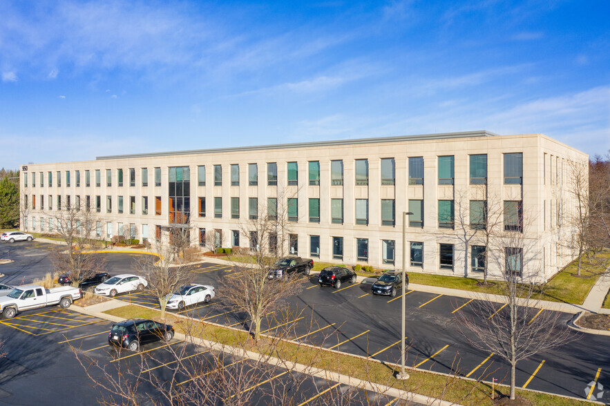 950 Technology Way, Libertyville, IL for lease - Building Photo - Image 1 of 5