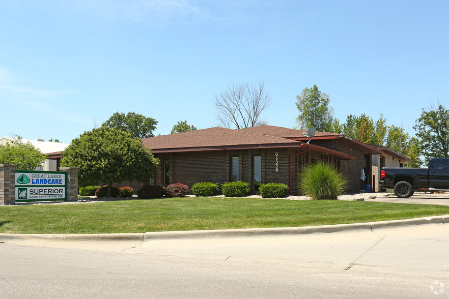 5358 Hill 23 Dr, Flint, MI for sale - Primary Photo - Image 1 of 1