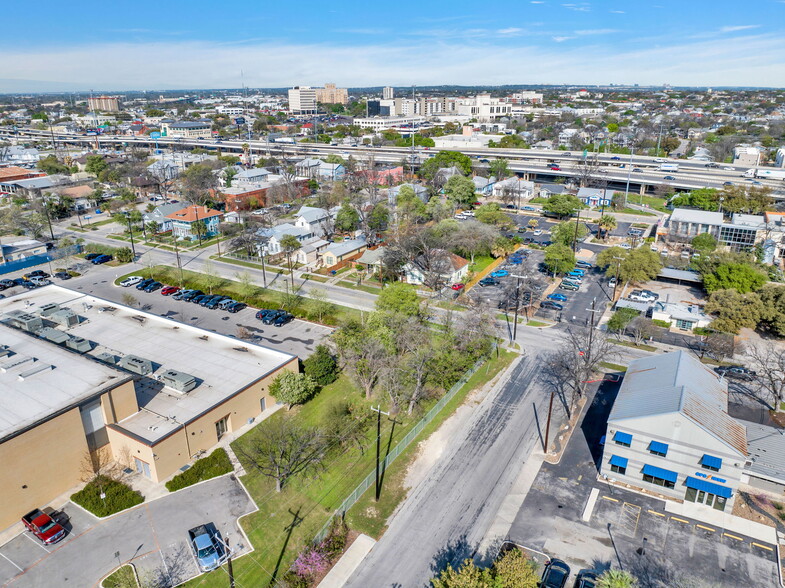 922 Camden St, San Antonio, TX for sale - Aerial - Image 3 of 9