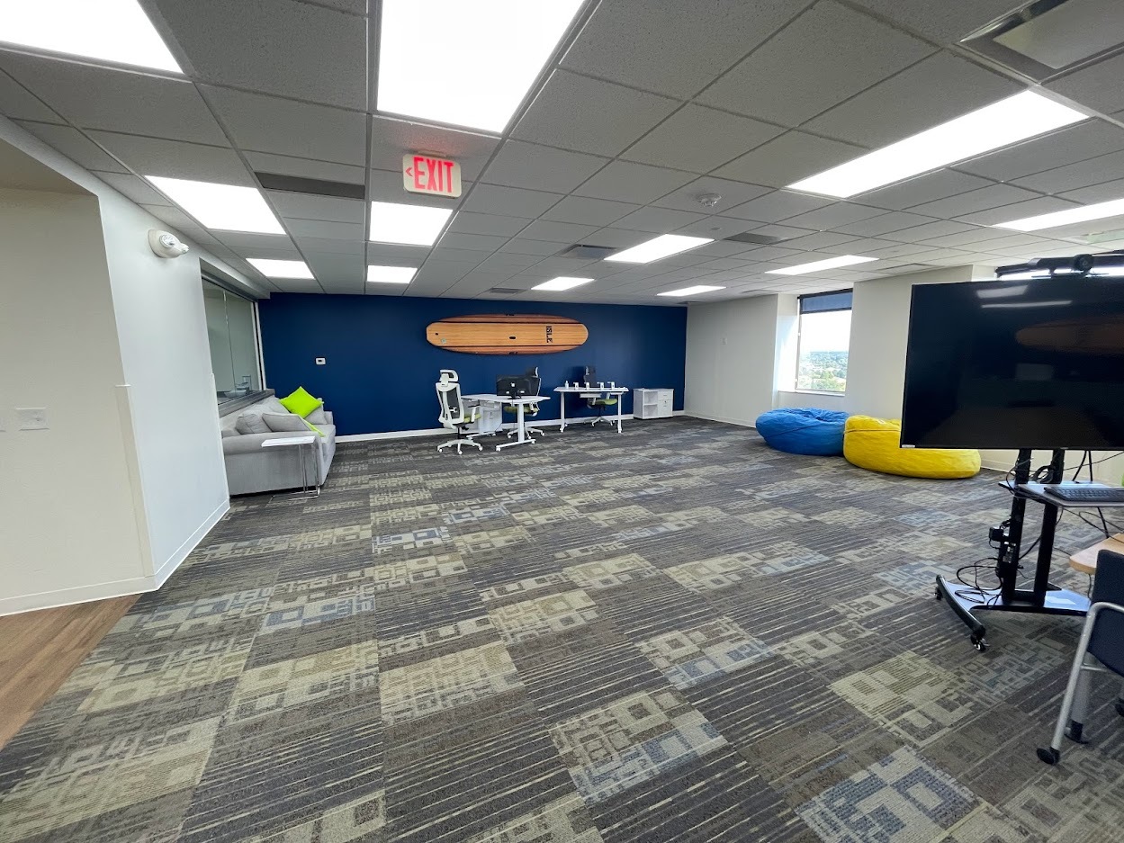 21700 Northwestern Hwy, Southfield, MI for lease Interior Photo- Image 1 of 7