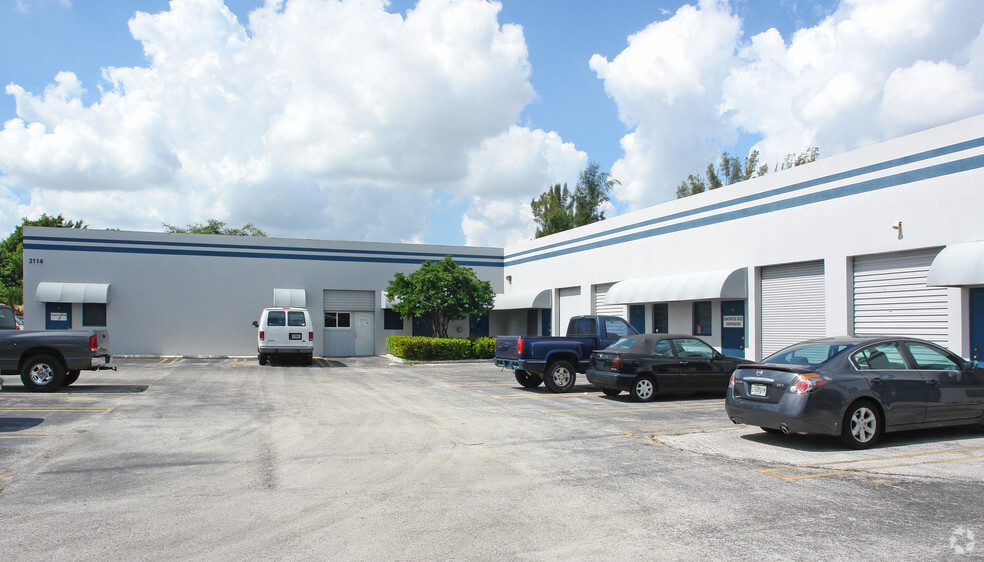 3114 45th St, West Palm Beach, FL for lease - Building Photo - Image 3 of 6