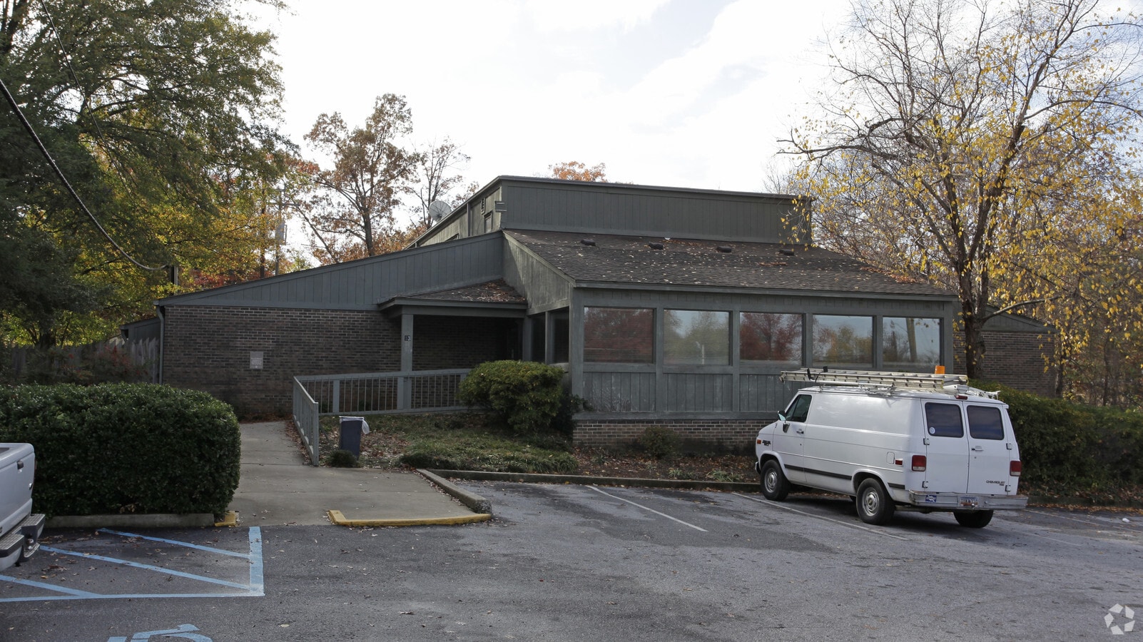 13 Edgewood Dr, Greenville, SC 29605