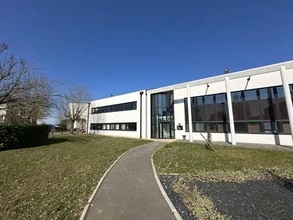 Office in Chartres for lease Building Photo- Image 1 of 7
