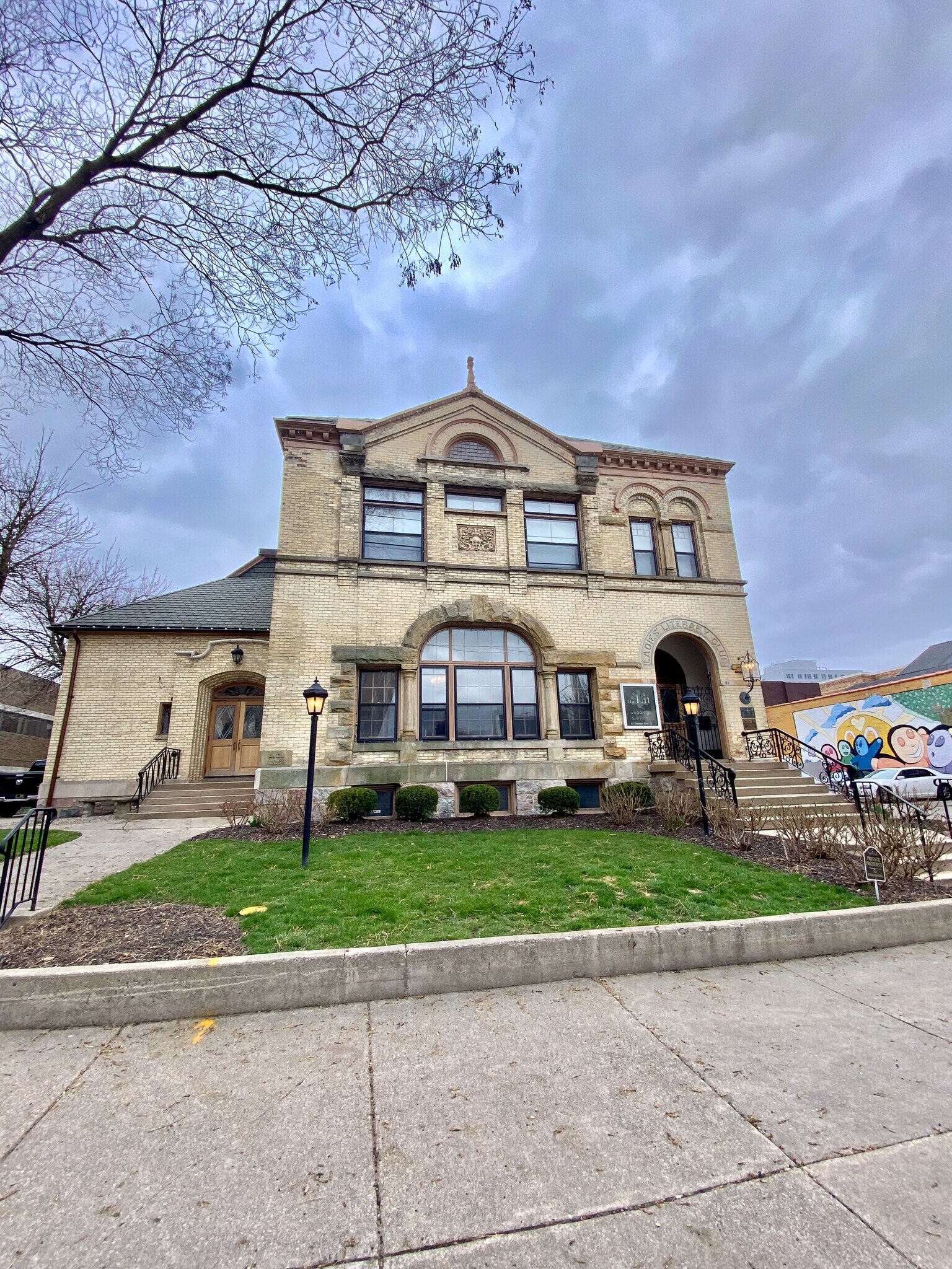 61 Sheldon Blvd SE, Grand Rapids, MI for sale Building Photo- Image 1 of 1